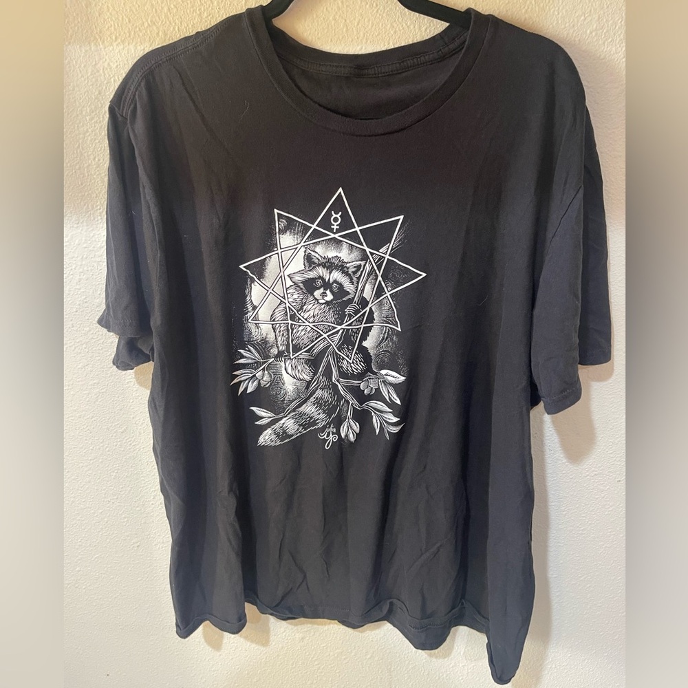 Black raccoon design t-shirt, size 3X